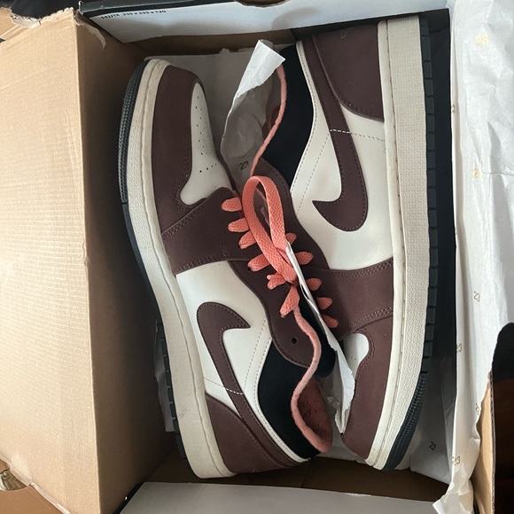 Men's Air Jordan 1 Low SE - Picture 1 of 2